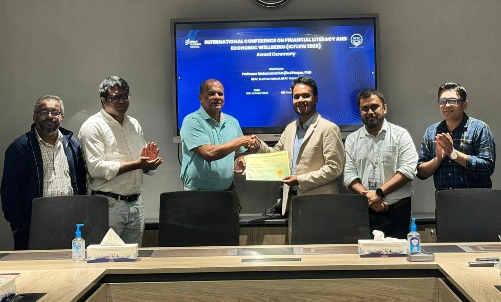 Receiving ICFLEW25 Best Paper Award 01